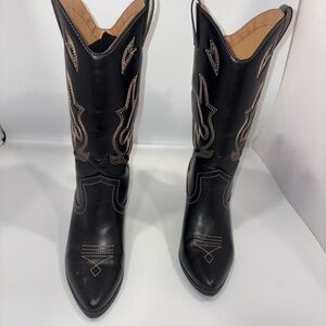 Soda Black Sole with Gold Accents